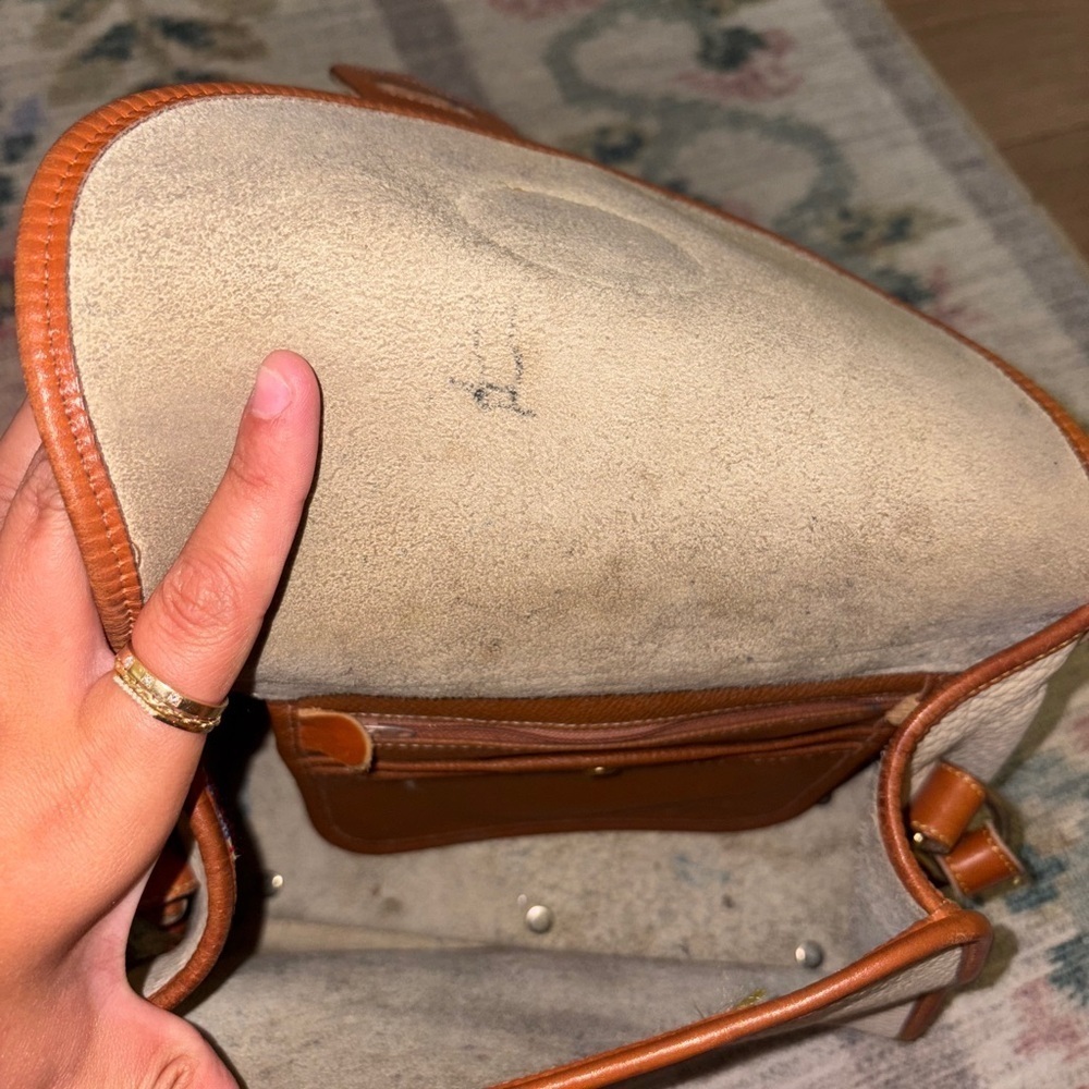 Vintage Dooney & Bourke Cream Essex Purse Tan Trim All Weather Leather AWL - Picture 4 of 7